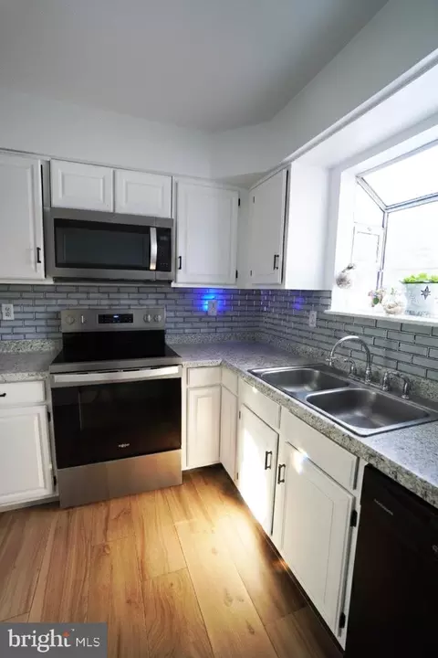 Kitchen - 178 Thunderbird Dr, Lusby, MD 20657 photo 2 of 3