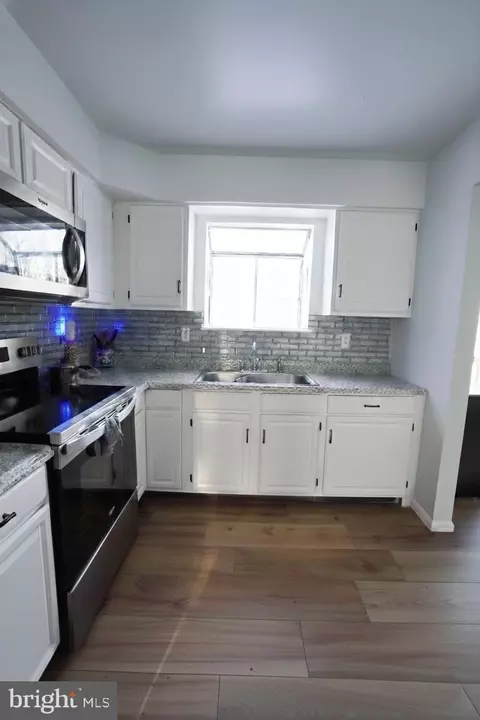 Kitchen - 178 Thunderbird Dr, Lusby, MD 20657 photo 3 of 3