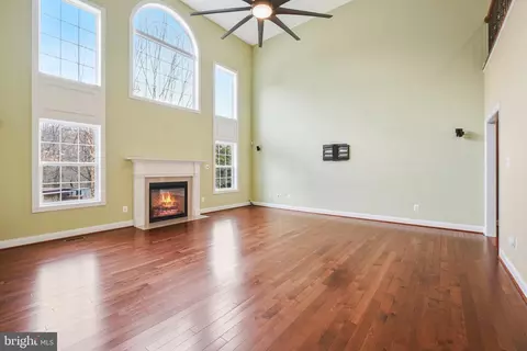 Living - 2117 Hunter Trl, Owings, MD 20736 photo 6 of 8