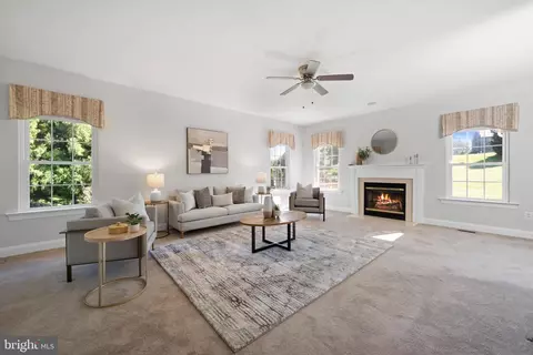 Living - 3300 Lancer Ct, Dunkirk, MD 20754 photo 4 of 7