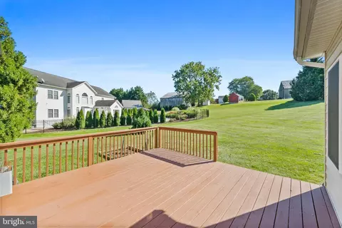 Exterior - 3300 Lancer Ct, Dunkirk, MD 20754 photo 5 of 11