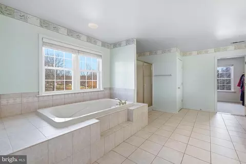 Bath - 12110 Longleaf Ln, Dunkirk, MD 20754 photo 4 of 7