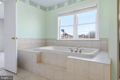 Bath - 12110 Longleaf Ln, Dunkirk, MD 20754 photo 5 of 7