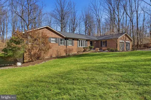 4311 Estate Dr, Huntingtown, MD 20639