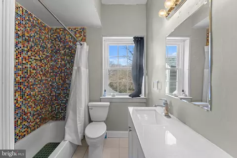 Bath - 11432 Diantha Ct, Dunkirk, MD 20754 photo 2 of 5