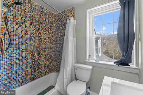Bath - 11432 Diantha Ct, Dunkirk, MD 20754 photo 3 of 5