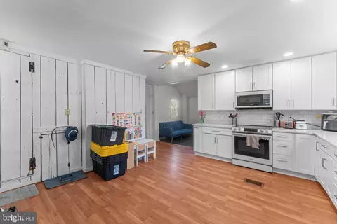 Entry Way - 11432 Diantha Ct, Dunkirk, MD 20754 photo 3 of 8