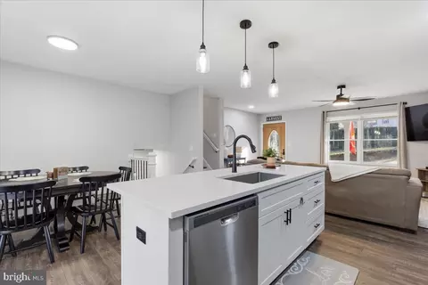 Kitchen - 527 Dillon Dr, Lusby, MD 20657 photo 3 of 4