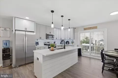 Kitchen - 527 Dillon Dr, Lusby, MD 20657 photo 2 of 4