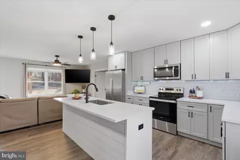 Kitchen - 527 Dillon Dr, Lusby, MD 20657 photo 4 of 4