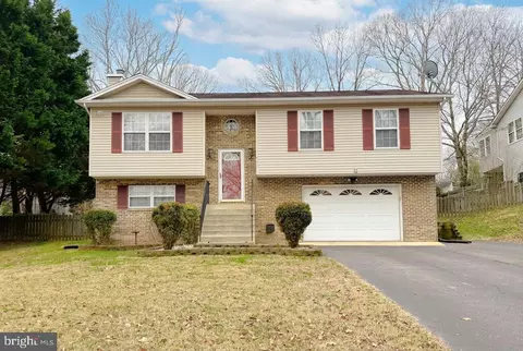 221 Pawnee Ln, Lusby, MD 20657