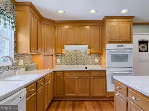Kitchen - 10623 Fielder Ct, Dunkirk, MD 20754 photo 3 of 8