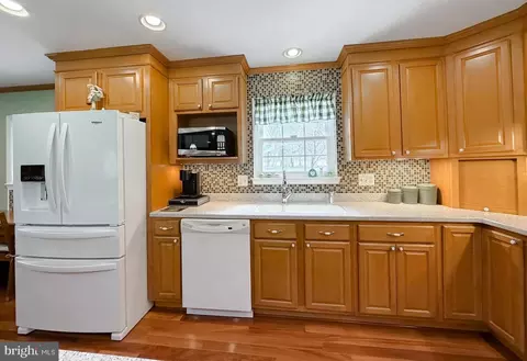 Kitchen - 10623 Fielder Ct, Dunkirk, MD 20754 photo 4 of 8