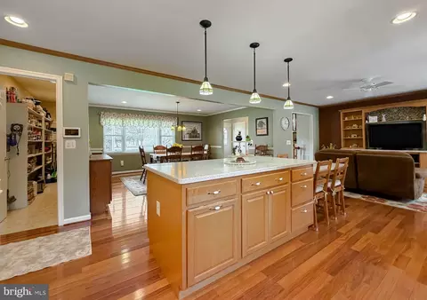 Kitchen - 10623 Fielder Ct, Dunkirk, MD 20754 photo 5 of 8
