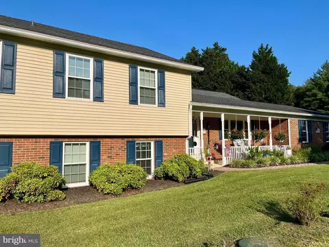 Exterior - 10623 Fielder Ct, Dunkirk, MD 20754 photo 6 of 14