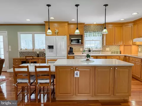 Kitchen - 10623 Fielder Ct, Dunkirk, MD 20754 photo 6 of 8