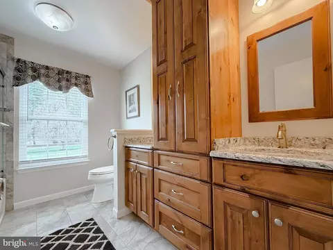 Bath - 10623 Fielder Ct, Dunkirk, MD 20754 photo 4 of 10