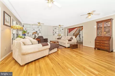 Living - 12124 Palisades Dr, Dunkirk, MD 20754 photo 2 of 2