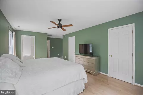 Bedroom - 4060 Loving Dr, Dunkirk, MD 20754 photo 3 of 5