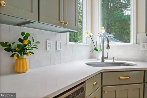 Kitchen - 4060 Loving Dr, Dunkirk, MD 20754 photo 7 of 8