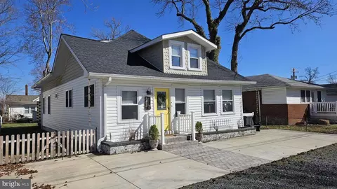 8913 Dayton Ave, North Beach, MD 20714
