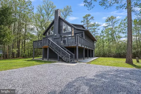 10963 Beach Dr, Lusby, MD 20657