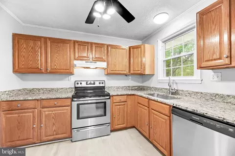 Kitchen - 11951 Prince Ct, Dunkirk, MD 20754 photo 5 of 7