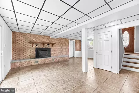 Living - 11951 Prince Ct, Dunkirk, MD 20754 photo 4 of 7