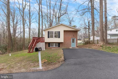 580 Evergreen Ct, Lusby, MD 20657