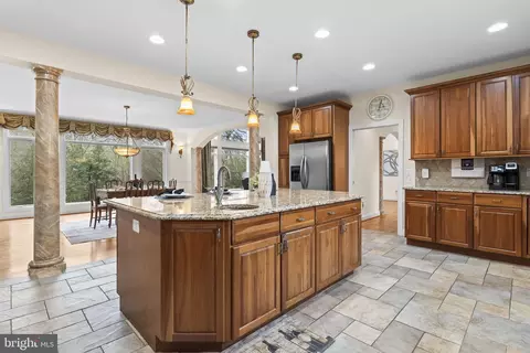 Kitchen - 4020 Chaney Cove Ct, Dunkirk, MD 20754 photo 4 of 10