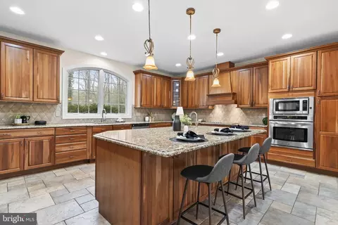 Kitchen - 4020 Chaney Cove Ct, Dunkirk, MD 20754 photo 2 of 10