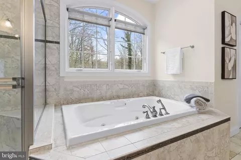 Bath - 4020 Chaney Cove Ct, Dunkirk, MD 20754 photo 5 of 9
