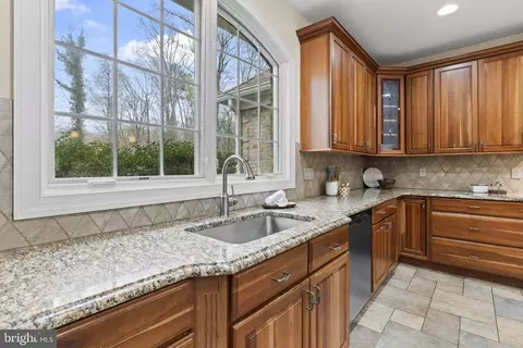 Kitchen - 4020 Chaney Cove Ct, Dunkirk, MD 20754 photo 7 of 10