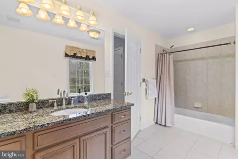 Bath - 4020 Chaney Cove Ct, Dunkirk, MD 20754 photo 8 of 9