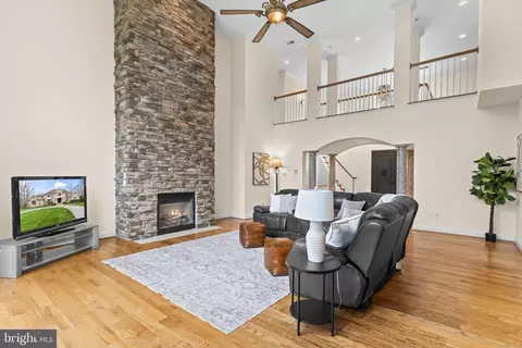 Living - 4020 Chaney Cove Ct, Dunkirk, MD 20754 photo 3 of 7