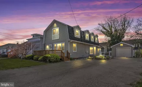 3905 26th St, Chesapeake Beach, MD 20732