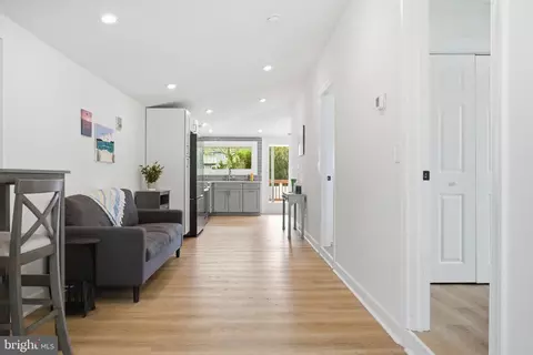 Entry Way - 8329 Bayside Rd, Chesapeake Beach, MD 20732 photo 3 of 6