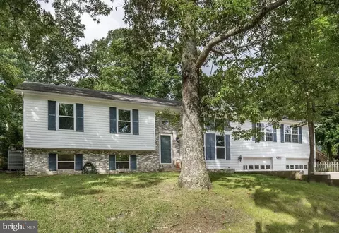 205 Pawnee Ln, Lusby, MD 20657