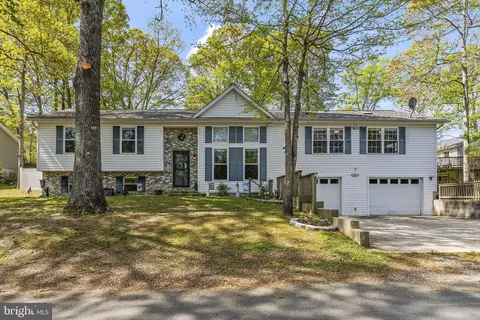 205 Pawnee Ln, Lusby, MD 20657