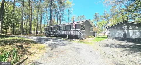 834 Lazy Ln, Lusby, MD 20657