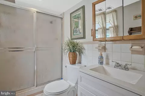 Bath - 10700 Ward Rd, Dunkirk, MD 20754 photo 3 of 3