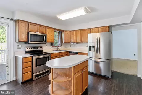 Kitchen - 8305 Circle Dr, Lusby, MD 20657 photo 3 of 4
