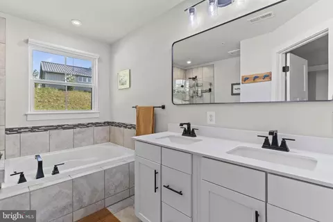Bath - 2944 Heritage Dr, Chesapeake Beach, MD 20732 photo 2 of 4
