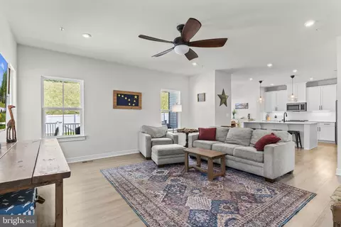 Entry Way - 2944 Heritage Dr, Chesapeake Beach, MD 20732 photo 5 of 15