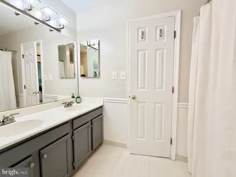 Bath - 14318 Pennington Ct #113, Solomons, MD 20688 photo 2 of 5