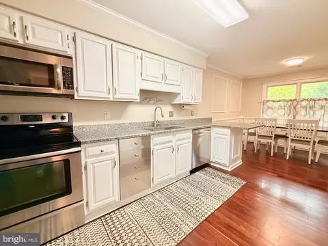 Kitchen - 14318 Pennington Ct #113, Solomons, MD 20688 photo 5 of 6