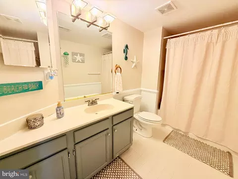Bath - 14318 Pennington Ct #113, Solomons, MD 20688 photo 1 of 5
