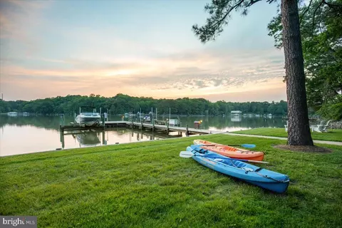 7335 Perry Ln, Lusby, MD 20657