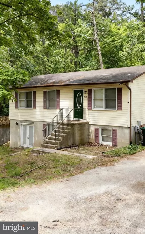 434 Grover Ln, Lusby, MD 20657