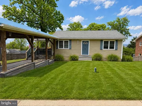 3817 Bayview Dr, Chesapeake Beach, MD 20732